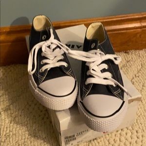 BRAND NEW! Size 7 Blue Denium Sneakers Airwalk